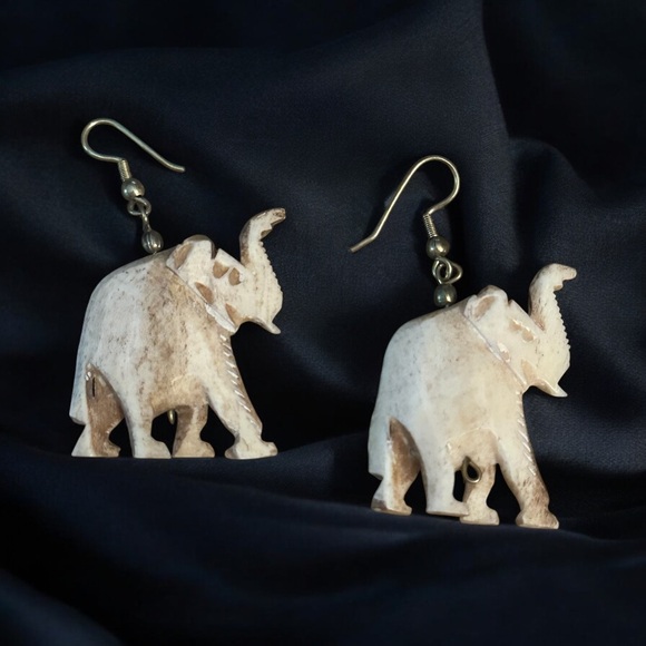 Vintage Jewelry - Vintage carved bone elephant dangle earrings